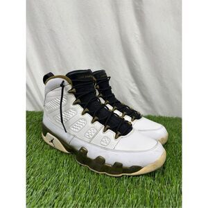 Size 10.5 - Air‎ Jordan 9 Retro Statue